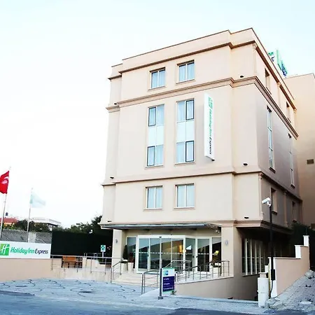 Hotel Express Istanbul-altunizade By Ihg 2*
