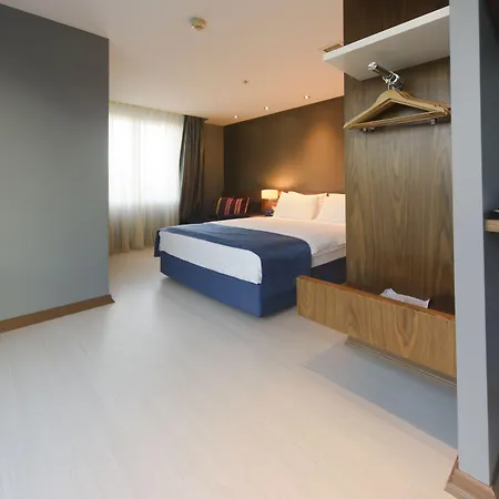 홀리데이 인 익스프레스 이스탄불-알투니자데 이스탄불