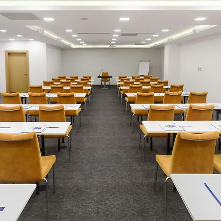 홀리데이 인 익스프레스 이스탄불-알투니자데 2* 이스탄불