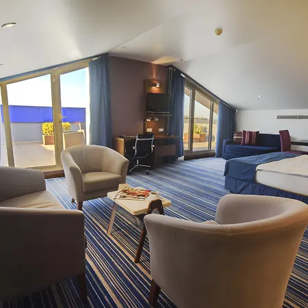 홀리데이 인 익스프레스 이스탄불-알투니자데 호텔 2*