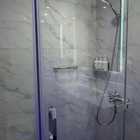Hotel Express Istanbul-altunizade By Ihg 2*