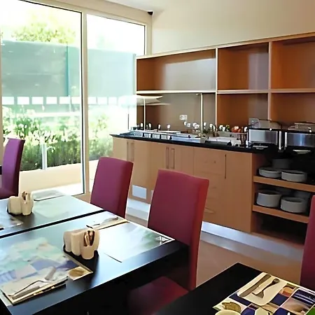 Express Istanbul-altunizade By Ihg Szálloda 2*