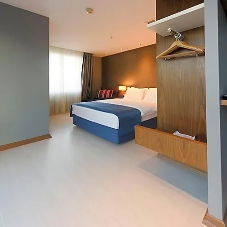 Hotell Express Istanbul-altunizade By Ihg 2*
