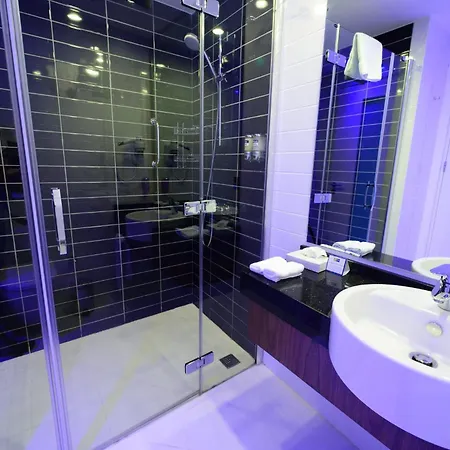 Otel Express Istanbul-altunizade By Ihg 2*