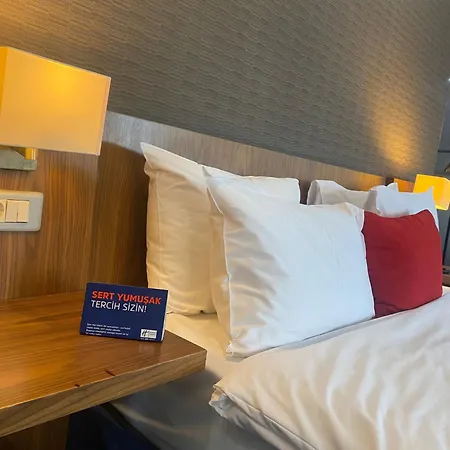 Hotel Express Istanbul-altunizade, An Ihg Estambul