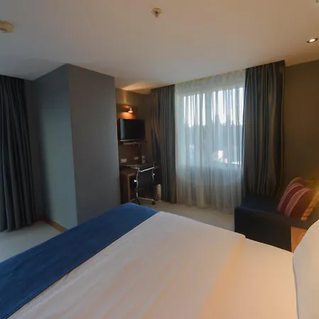 Express Istanbul-altunizade By Ihg Hotel